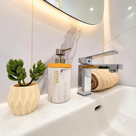 Seabnb - Elegantia Collection - Ac - Luxury - Walk Everywhere Nice